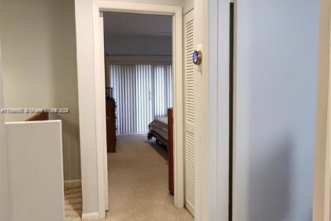 Townhouse in Weston, Florida 3 bedrooms, 145.3 sq.m. № 1711664 - photo 20