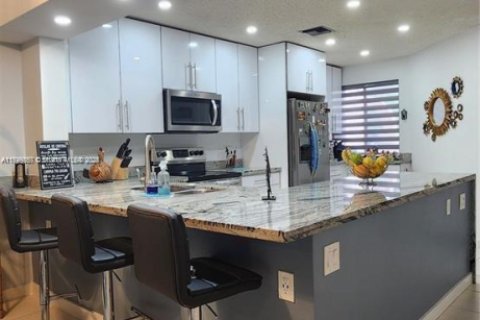 Townhouse in Weston, Florida 3 bedrooms, 145.3 sq.m. № 1711664 - photo 3