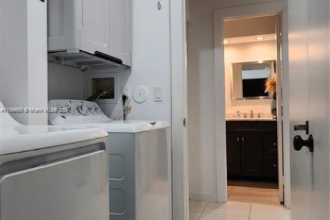 Townhouse in Weston, Florida 3 bedrooms, 145.3 sq.m. № 1711664 - photo 14