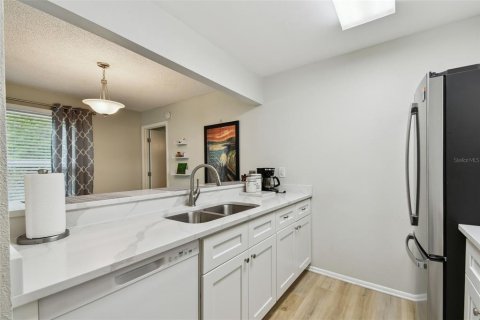 Condo in Bradenton, Florida, 2 bedrooms  № 1609165 - photo 12