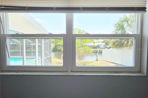 House in Tampa, Florida 4 bedrooms, 130.43 sq.m. № 1754763 - photo 16