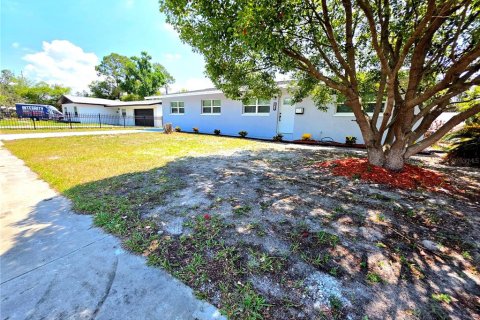 House in Tampa, Florida 4 bedrooms, 130.43 sq.m. № 1754763 - photo 4