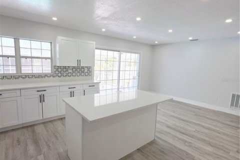 House in Tampa, Florida 4 bedrooms, 130.43 sq.m. № 1754763 - photo 29