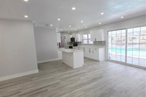 House in Tampa, Florida 4 bedrooms, 130.43 sq.m. № 1754763 - photo 17