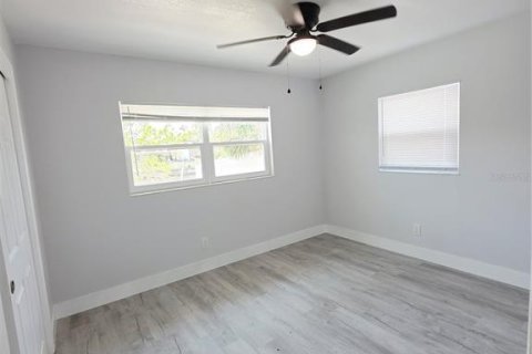 House in Tampa, Florida 4 bedrooms, 130.43 sq.m. № 1754763 - photo 15