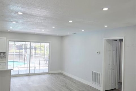 House in Tampa, Florida 4 bedrooms, 130.43 sq.m. № 1754763 - photo 6