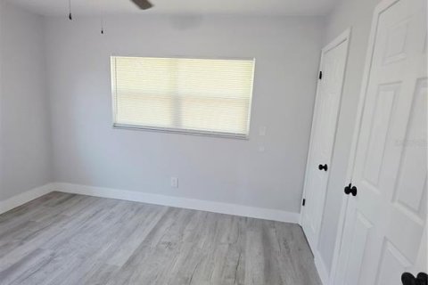 House in Tampa, Florida 4 bedrooms, 130.43 sq.m. № 1754763 - photo 9
