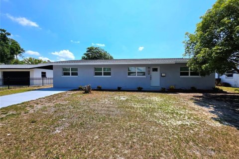 House in Tampa, Florida 4 bedrooms, 130.43 sq.m. № 1754763 - photo 3