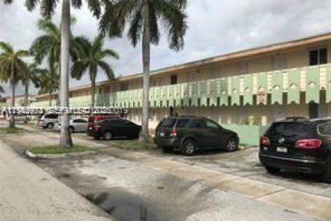 Condominio en venta en North Miami Beach, Florida, 1 dormitorio, 59.09 m2 № 2044410 - foto 2