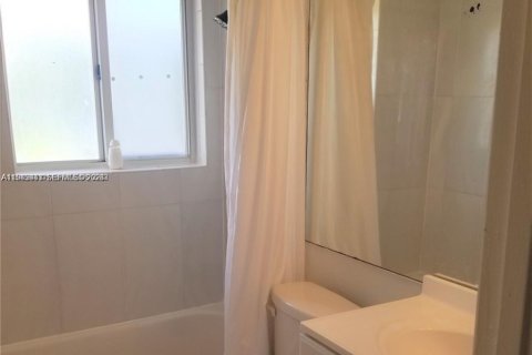 Condominio en venta en North Miami Beach, Florida, 1 dormitorio, 59.09 m2 № 2044410 - foto 9