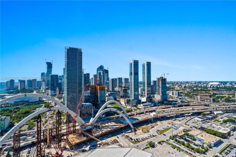 Condominio en alquiler en Miami, Florida, 2 dormitorios, 121.05 m2 № 2394465 - foto 25