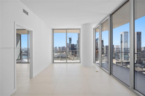 Condominio en alquiler en Miami, Florida, 2 dormitorios, 121.05 m2 № 2394465 - foto 11