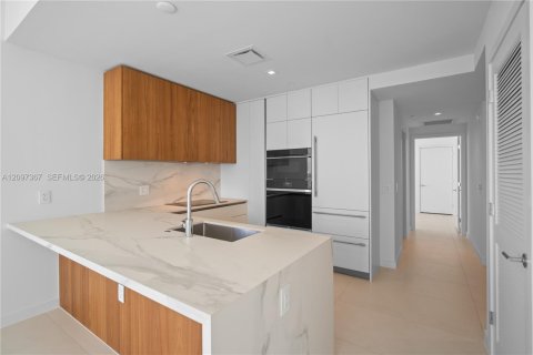 Condominio en alquiler en Miami, Florida, 2 dormitorios, 121.05 m2 № 2394465 - foto 5