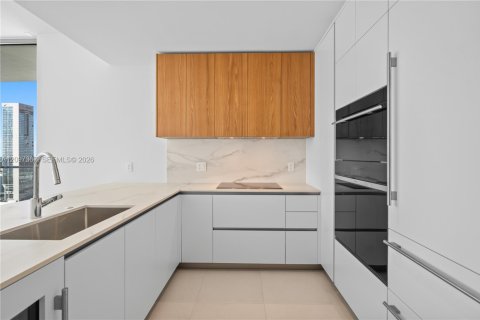 Condominio en alquiler en Miami, Florida, 2 dormitorios, 121.05 m2 № 2394465 - foto 4