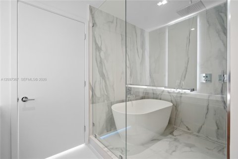 Condominio en alquiler en Miami, Florida, 2 dormitorios, 121.05 m2 № 2394465 - foto 18