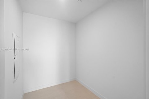 Condominio en alquiler en Miami, Florida, 2 dormitorios, 121.05 m2 № 2394465 - foto 23