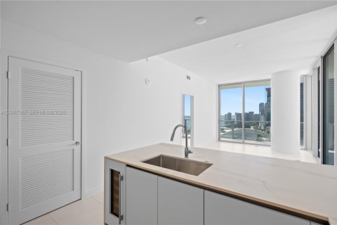 Condominio en alquiler en Miami, Florida, 2 dormitorios, 121.05 m2 № 2394465 - foto 6