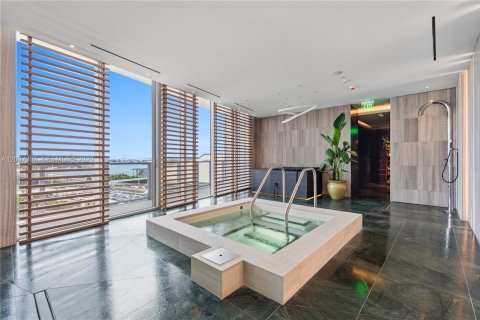 Condominio en alquiler en Miami, Florida, 2 dormitorios, 121.05 m2 № 2394465 - foto 28