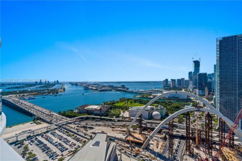 Condominio en alquiler en Miami, Florida, 2 dormitorios, 121.05 m2 № 2394465 - foto 26