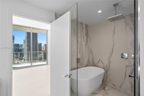 Condominio en alquiler en Miami, Florida, 2 dormitorios, 121.05 m2 № 2394465 - foto 16