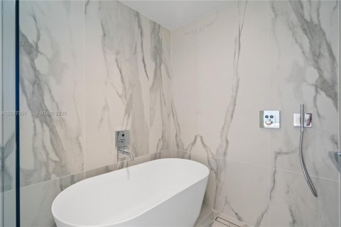 Condominio en alquiler en Miami, Florida, 2 dormitorios, 121.05 m2 № 2394465 - foto 17
