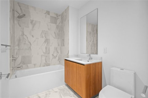 Condominio en alquiler en Miami, Florida, 2 dormitorios, 121.05 m2 № 2394465 - foto 20