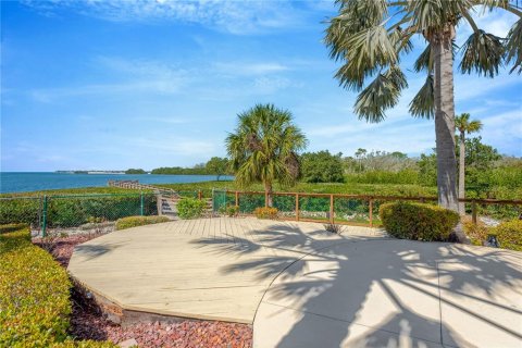 House in Tarpon Springs, Florida 4 bedrooms, 277.78 sq.m. № 1853547 - photo 9