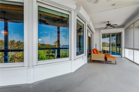 House in Tarpon Springs, Florida 4 bedrooms, 277.78 sq.m. № 1853547 - photo 20