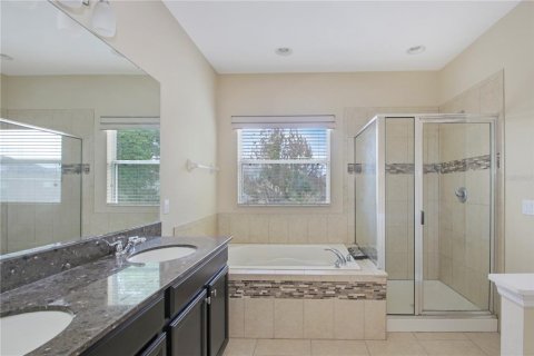 House in Oviedo, Florida 5 bedrooms, 236.81 sq.m. № 2215105 - photo 28