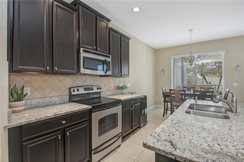 House in Oviedo, Florida 5 bedrooms, 236.81 sq.m. № 2215105 - photo 22