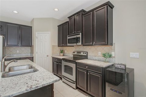 House in Oviedo, Florida 5 bedrooms, 236.81 sq.m. № 2215105 - photo 20
