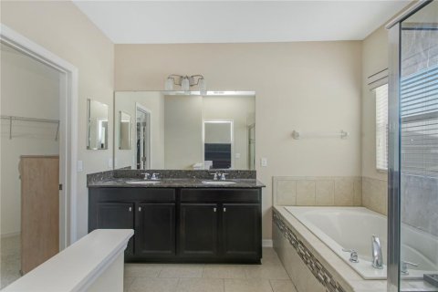 House in Oviedo, Florida 5 bedrooms, 236.81 sq.m. № 2215105 - photo 26