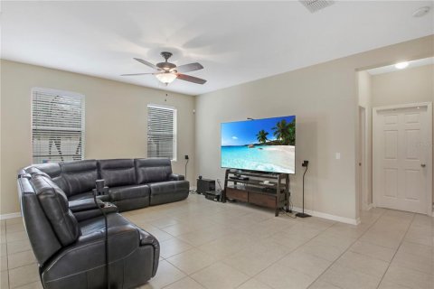 House in Oviedo, Florida 5 bedrooms, 236.81 sq.m. № 2215105 - photo 14