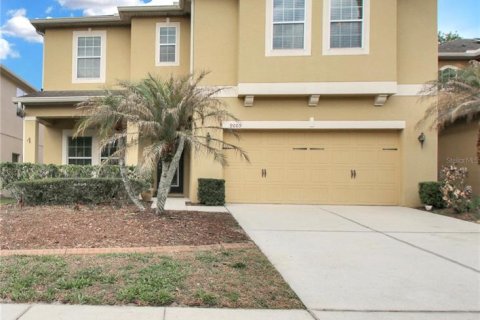 House in Oviedo, Florida 5 bedrooms, 236.81 sq.m. № 2215105 - photo 2