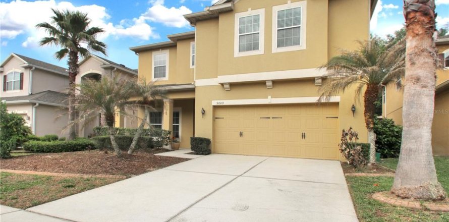 House in Oviedo, Florida 5 bedrooms, 236.81 sq.m. № 2215105