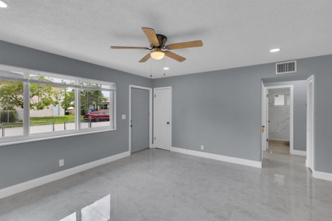 Immobilier commercial à vendre à Pompano Beach, Floride № 2086004 - photo 28