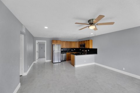 Immobilier commercial à vendre à Pompano Beach, Floride № 2086004 - photo 21