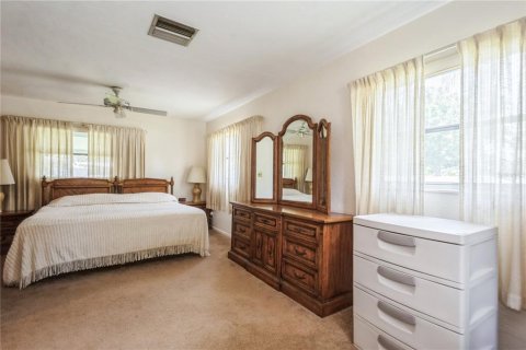 House in Saint Petersburg, Florida 3 bedrooms, 169.64 sq.m. № 1815765 - photo 3