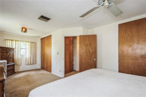 House in Saint Petersburg, Florida 3 bedrooms, 169.64 sq.m. № 1815765 - photo 4