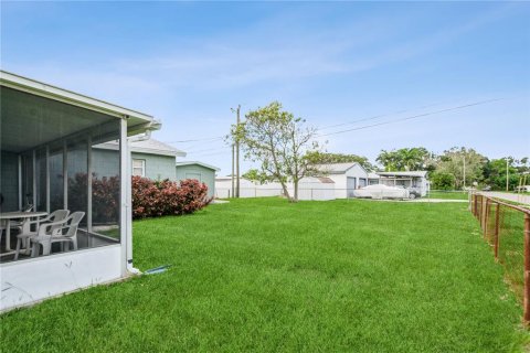 House in Saint Petersburg, Florida 3 bedrooms, 169.64 sq.m. № 1815765 - photo 16