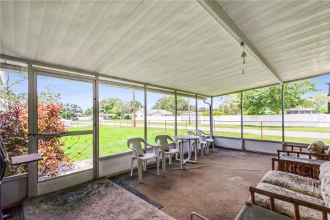 House in Saint Petersburg, Florida 3 bedrooms, 169.64 sq.m. № 1815765 - photo 15