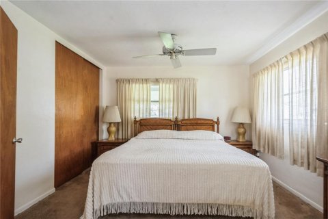 House in Saint Petersburg, Florida 3 bedrooms, 169.64 sq.m. № 1815765 - photo 7