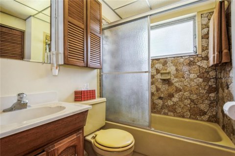 House in Saint Petersburg, Florida 3 bedrooms, 169.64 sq.m. № 1815765 - photo 5