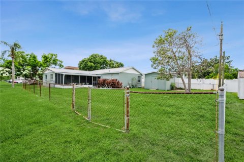 House in Saint Petersburg, Florida 3 bedrooms, 169.64 sq.m. № 1815765 - photo 17