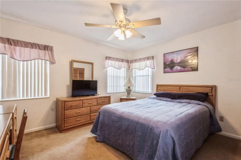 House in Saint Petersburg, Florida 3 bedrooms, 169.64 sq.m. № 1815765 - photo 9