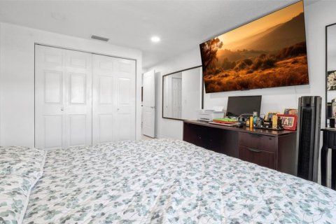 House in Tampa, Florida 4 bedrooms, 135.92 sq.m. № 1760420 - photo 23