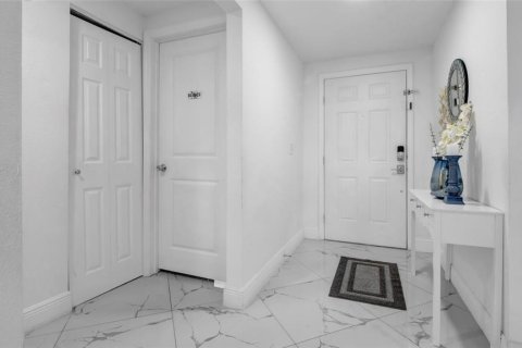 House in Tampa, Florida 4 bedrooms, 135.92 sq.m. № 1760420 - photo 24