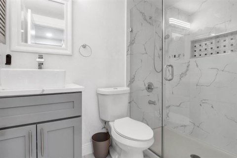 House in Tampa, Florida 4 bedrooms, 135.92 sq.m. № 1760420 - photo 21