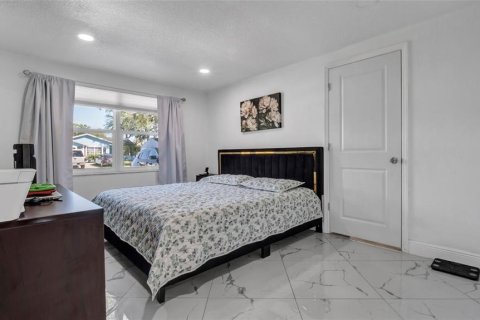 House in Tampa, Florida 4 bedrooms, 135.92 sq.m. № 1760420 - photo 22