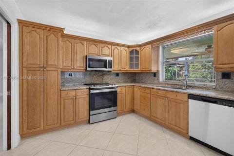 Casa en venta en Pembroke Pines, Florida, 3 dormitorios, 180.6 m2 № 2418138 - foto 18